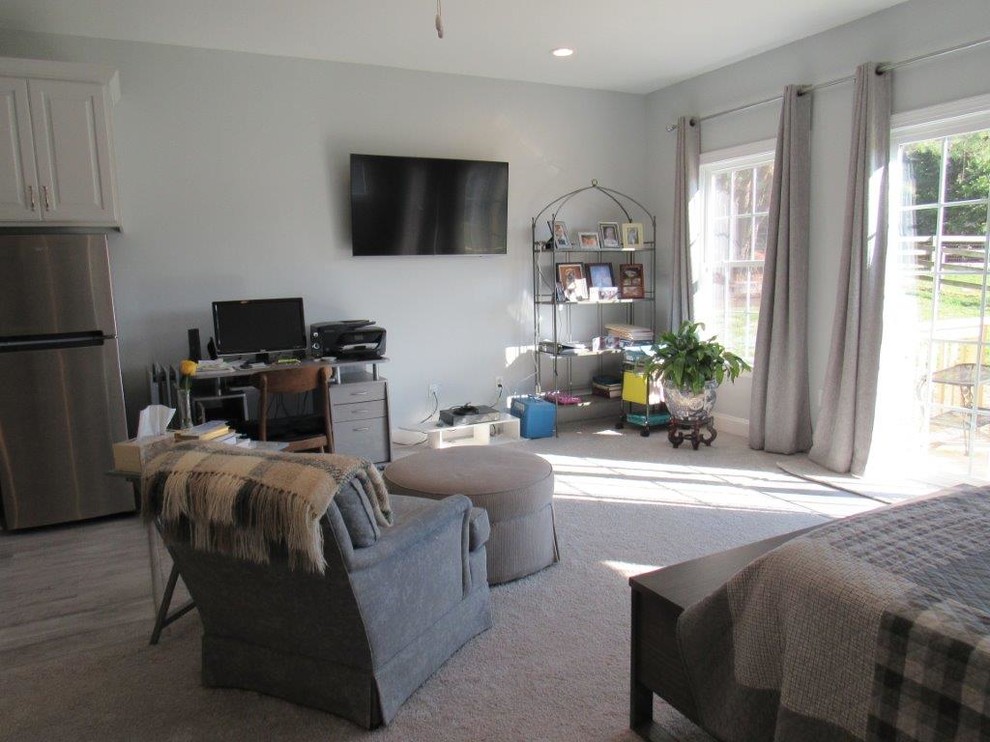 Home design - transitional home design idea in Richmond