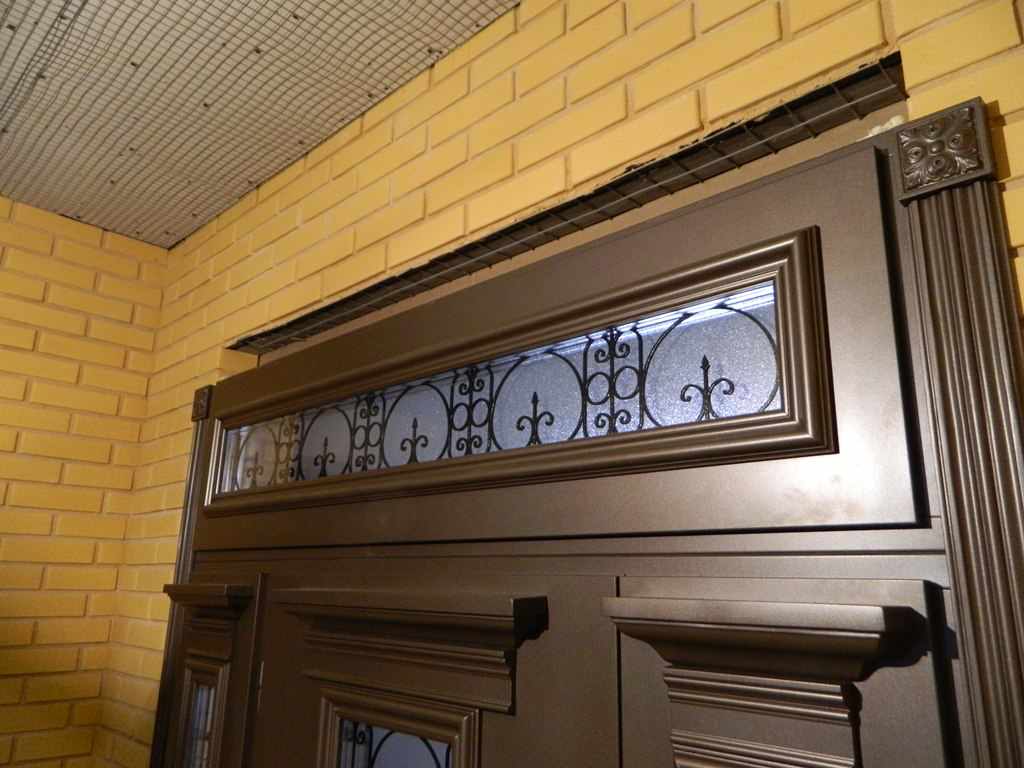 Входная группа в шоколадном цвете