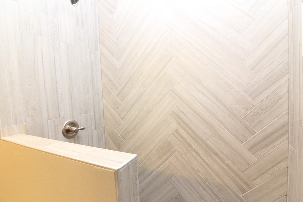 Inspiration for a transitional bathroom remodel in Cedar Rapids