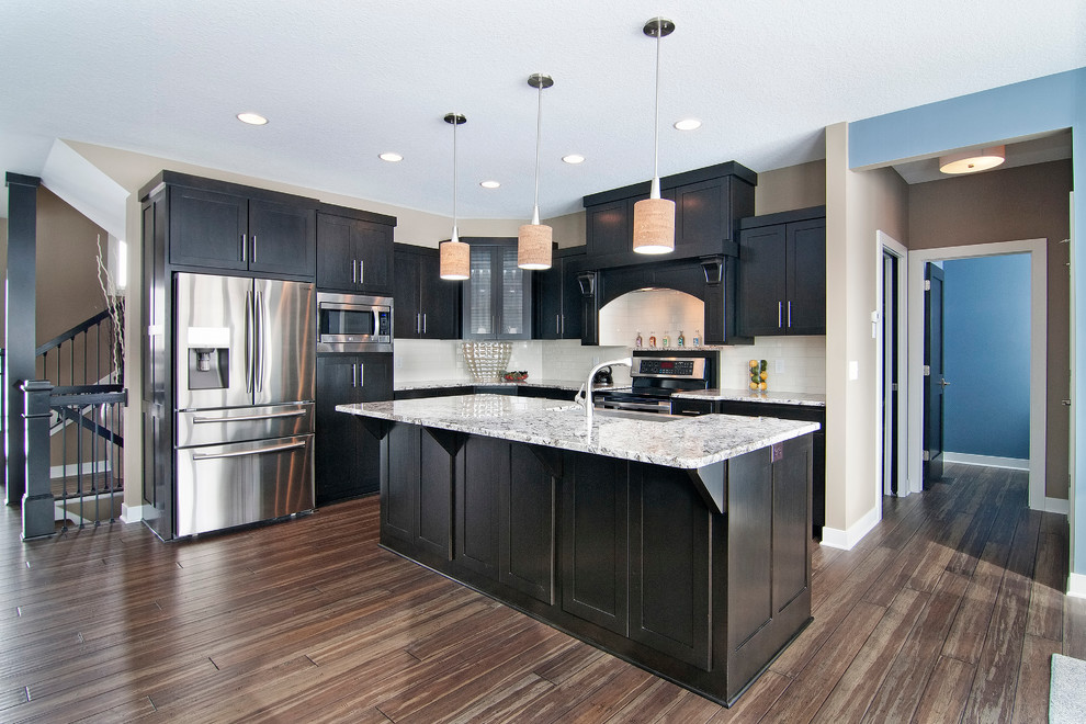 Kitchen - traditional kitchen idea in Minneapolis