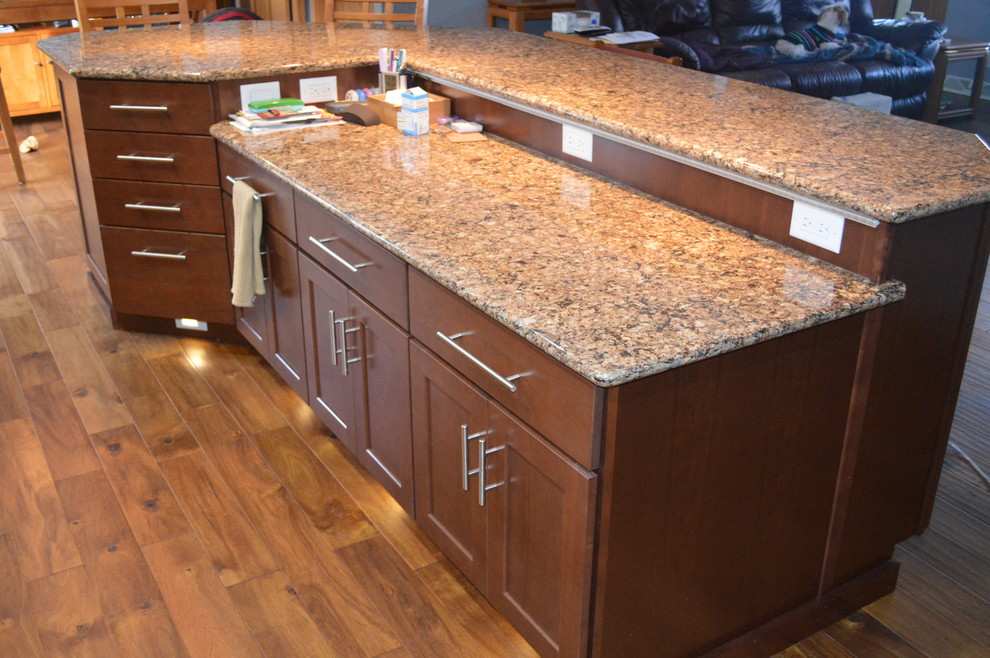 Kitchen - transitional kitchen idea