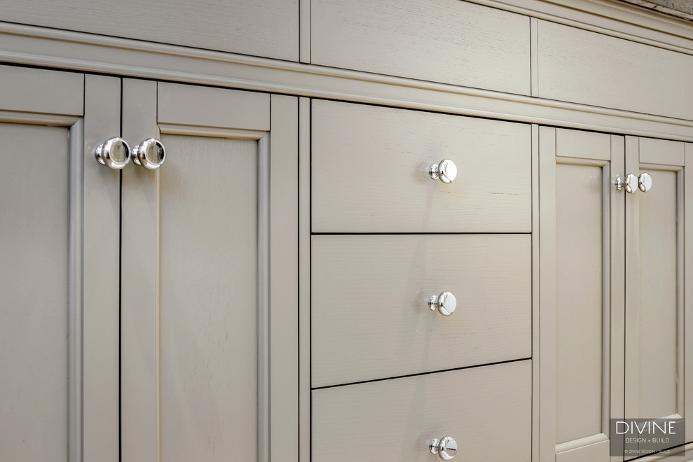 Example of a transitional home design design in Boston