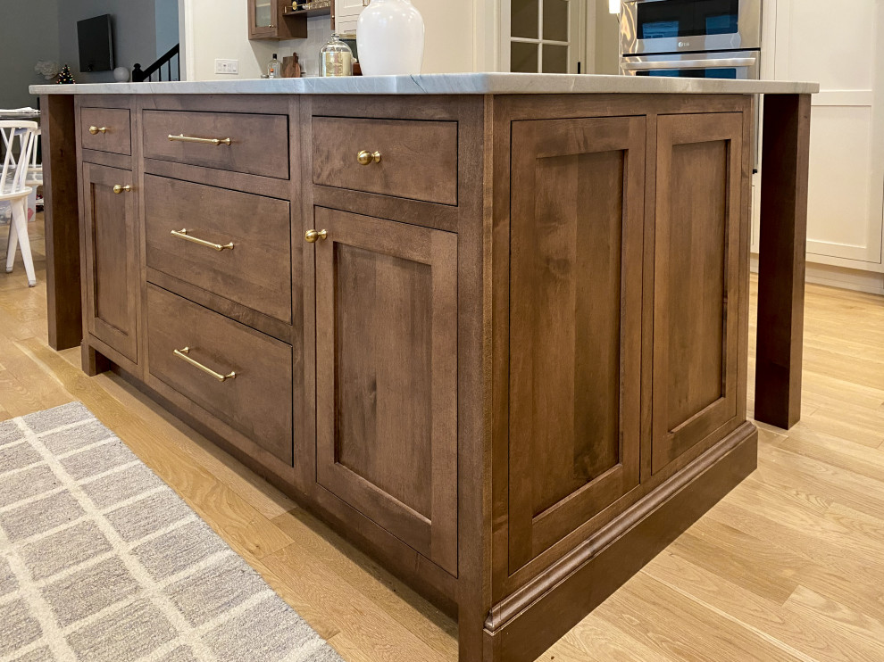 Kitchen - transitional kitchen idea