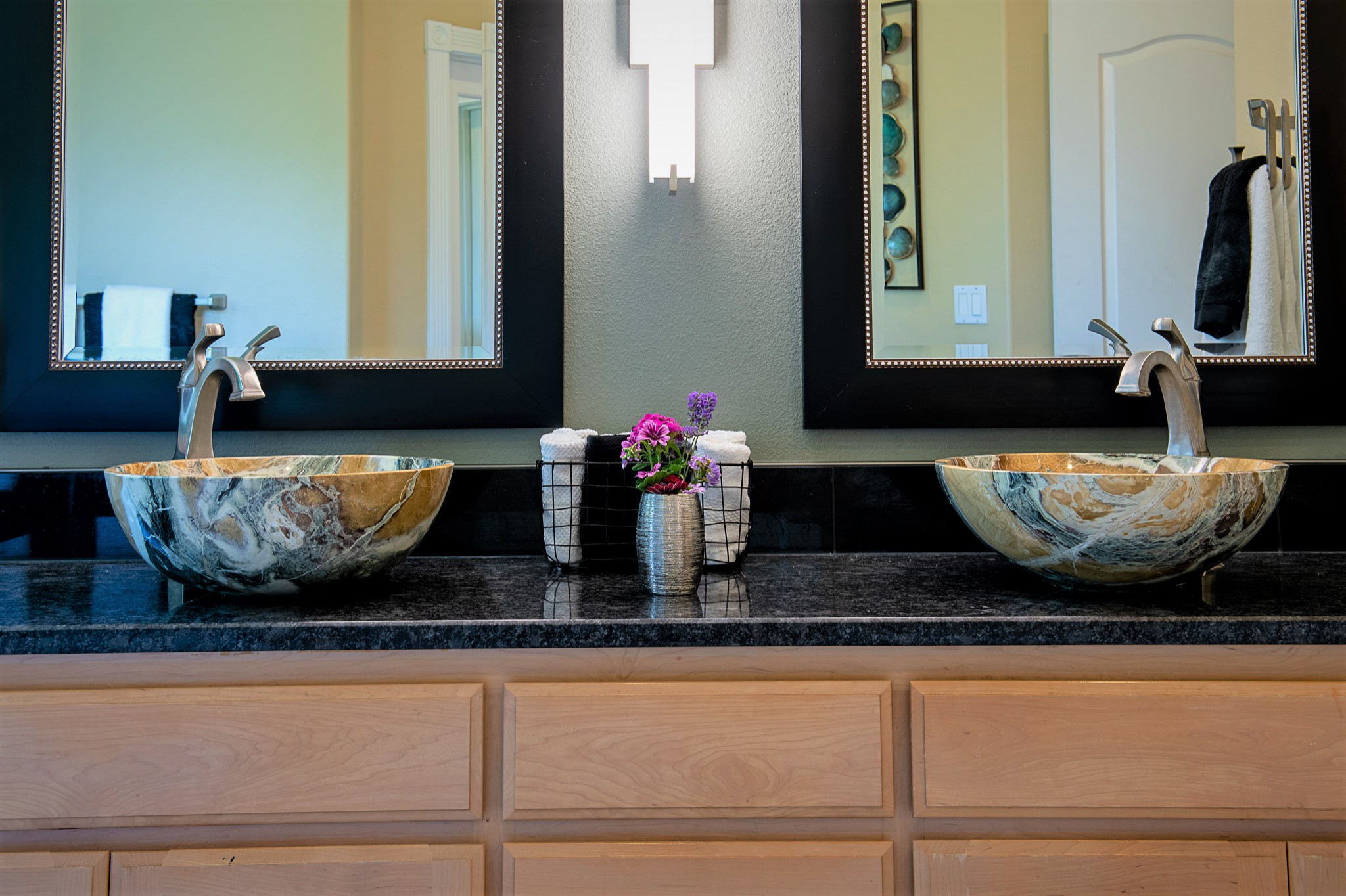 Modern- Contemporary bathroom