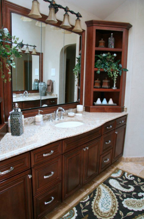 Inspiration for a transitional bathroom remodel in Chicago