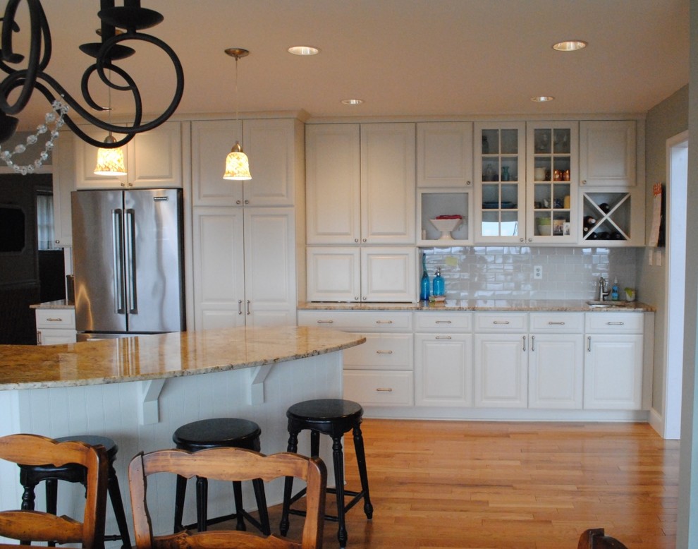 Kitchen - transitional kitchen idea in DC Metro