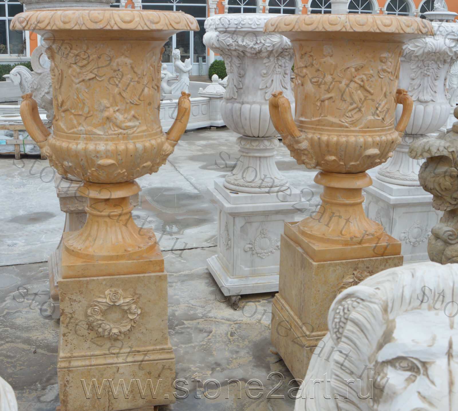 Вазы (вазоны) из натурального мрамора для ландшафта и интерьера