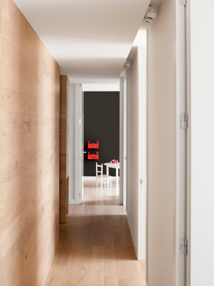 Design ideas for a scandinavian hallway in Barcelona.