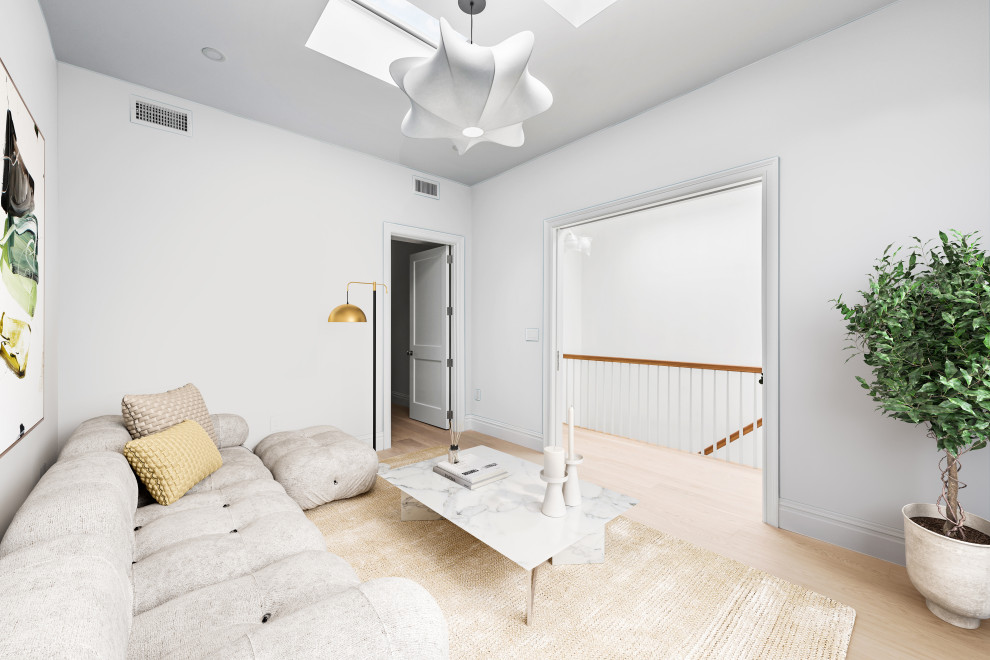 Immagine di un soggiorno tradizionale di medie dimensioni e chiuso con pareti bianche, parquet chiaro, nessuna TV e pavimento beige