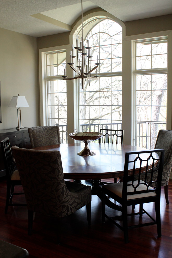 Dining room - transitional dining room idea