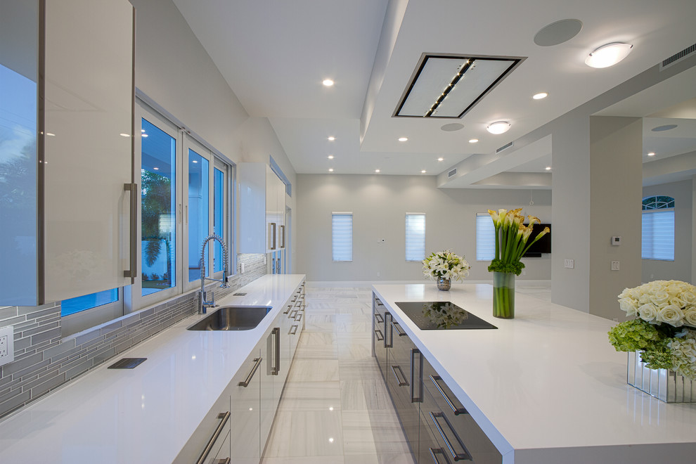 Transitional kitchen photo in Miami