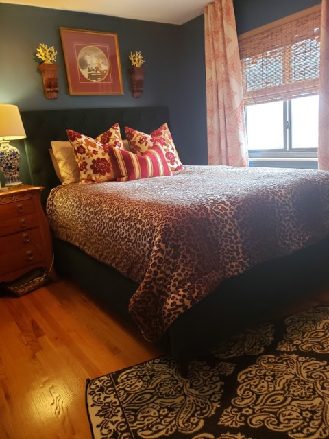 Jewel tone bedroom klassisch-modern-schlafzimmer