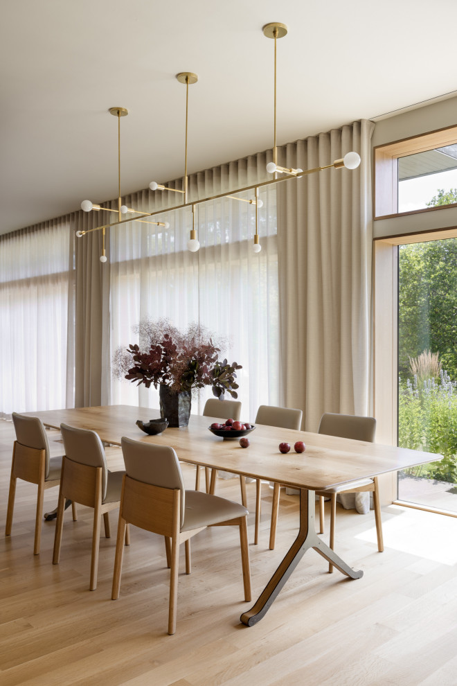 Minimalist dining room photo in Portland