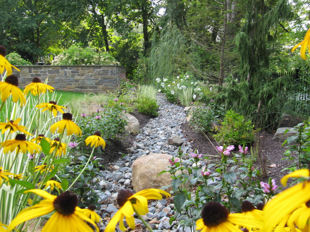 Photo of a traditional garden in Philadelphia.