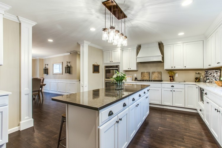 Kitchen - kitchen idea in New York