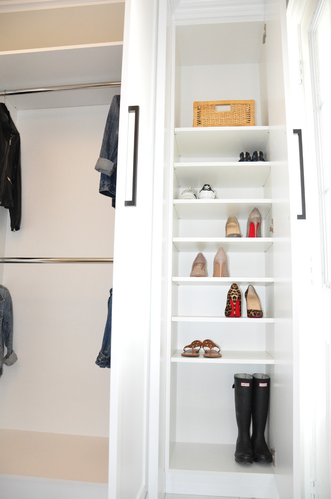 Inspiration for a transitional home design remodel in Toronto