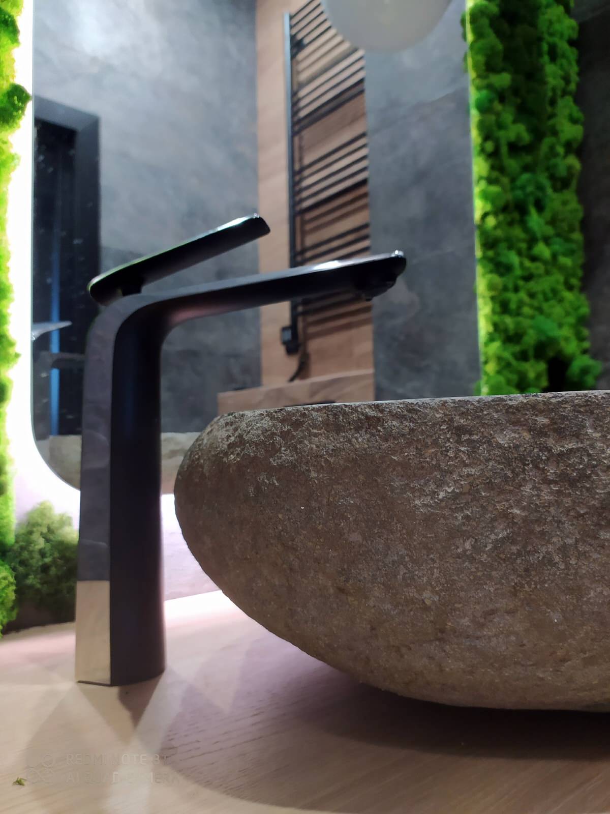 Раковина из речного камня