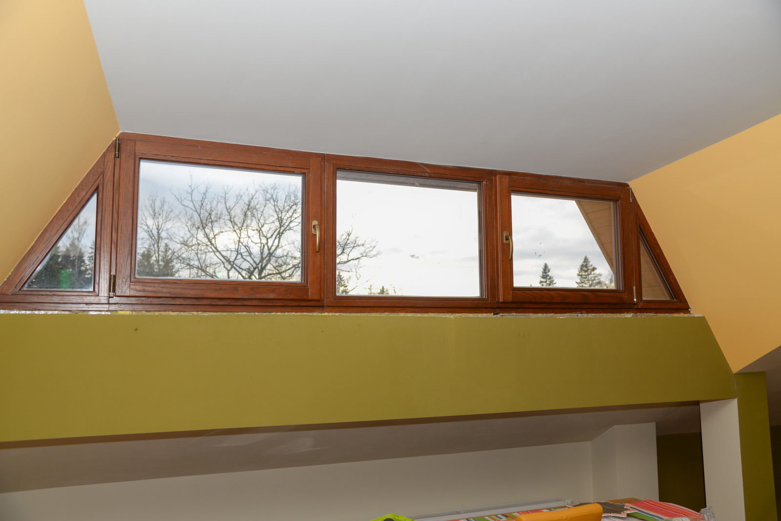 Остекление дома дубовыми окнами