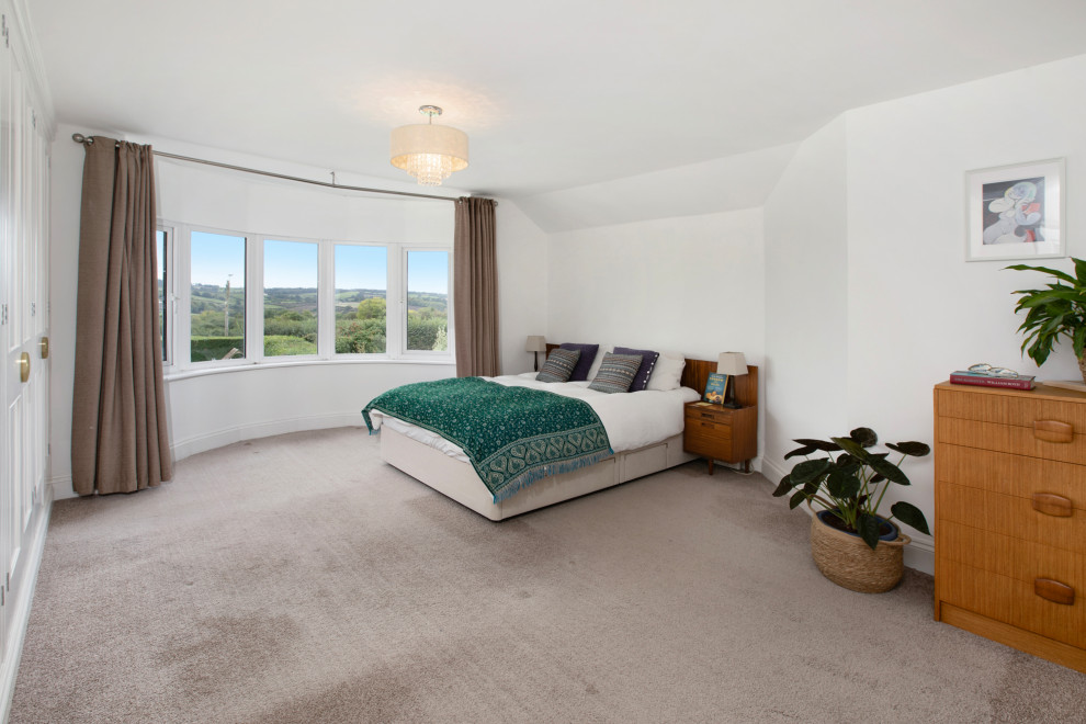 Styling of an open plan family home with river view