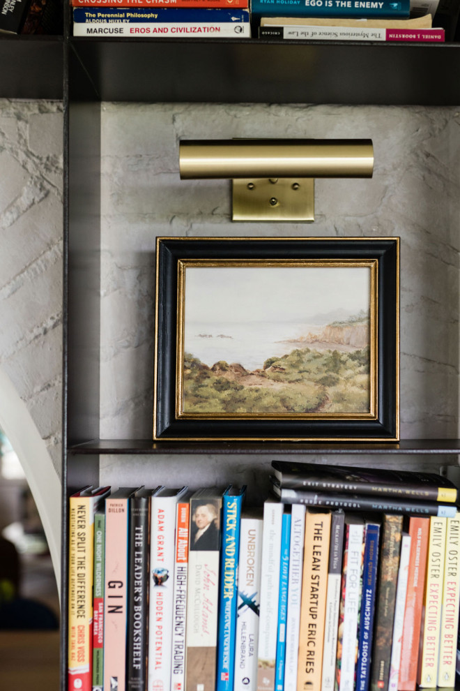Transitional home design photo in Austin