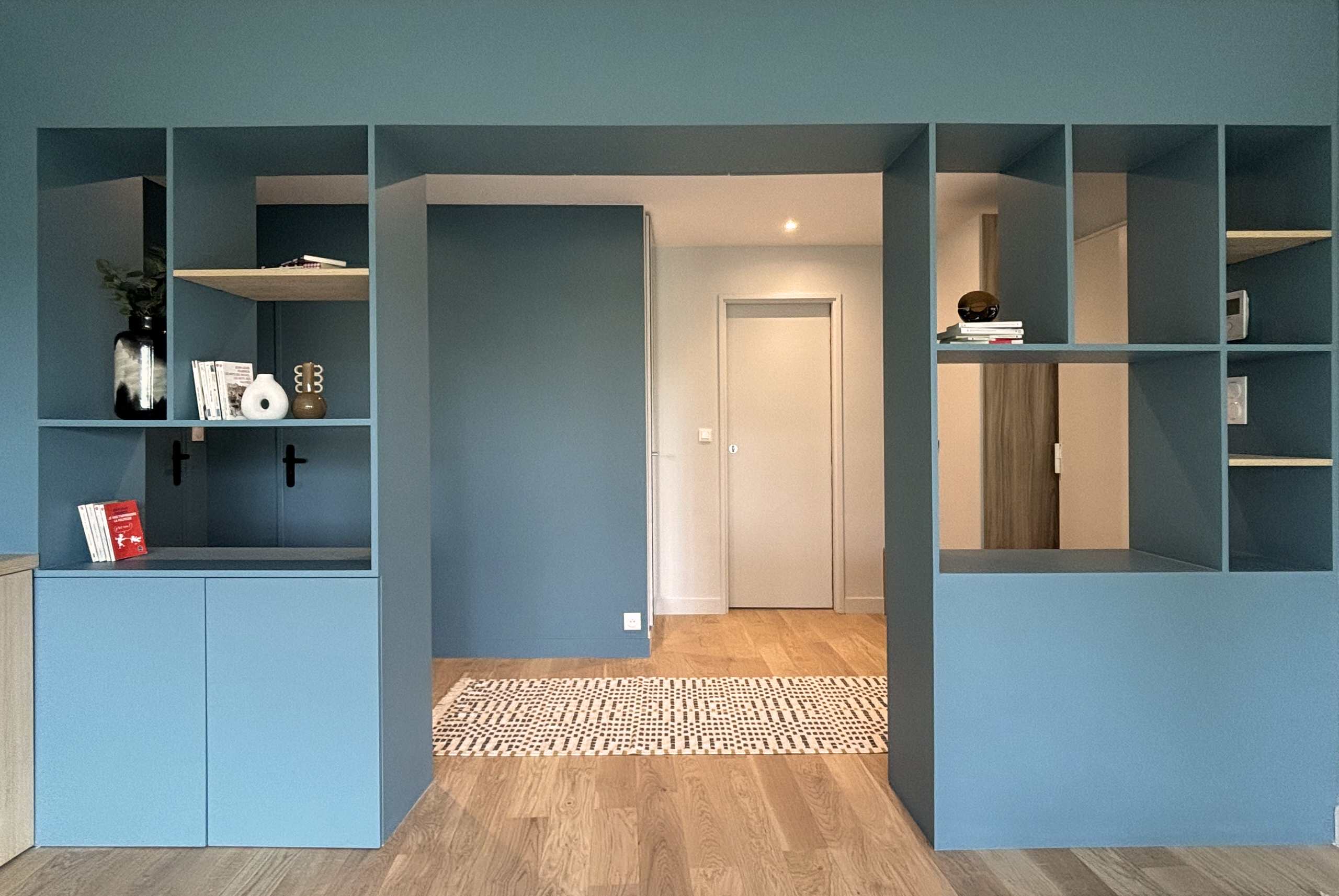 Appartement familial avec bibliothèque traversante