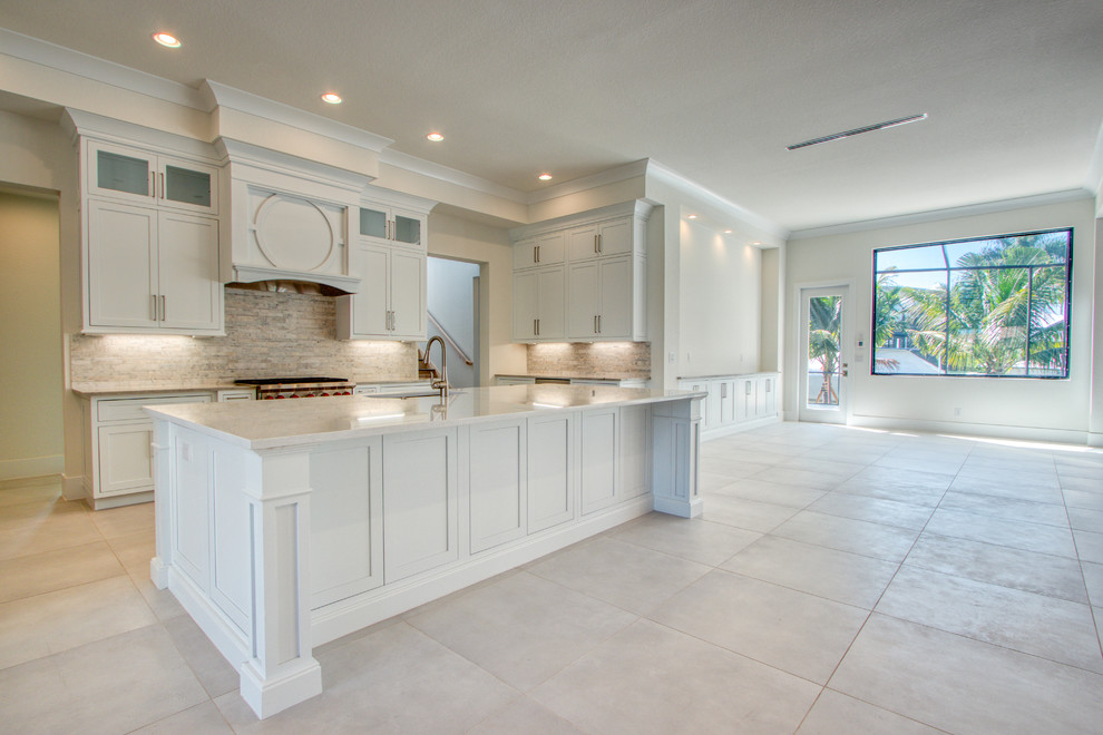 Transitional home design photo in Miami