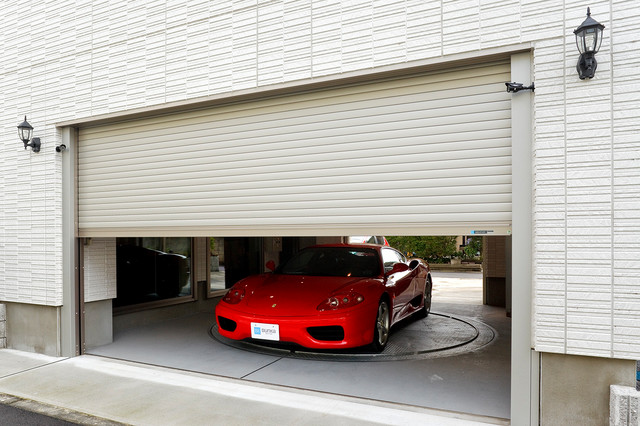 ガレージシャッター 御前様電動 埼玉の家 ミストシルバー Moderne Garage Autres Perimetres Houzz