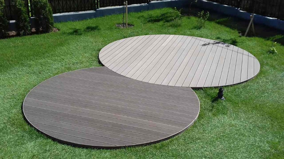 Площадка у дома