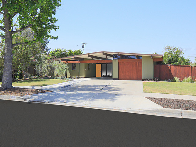 Design ideas for a midcentury exterior in Orange County.