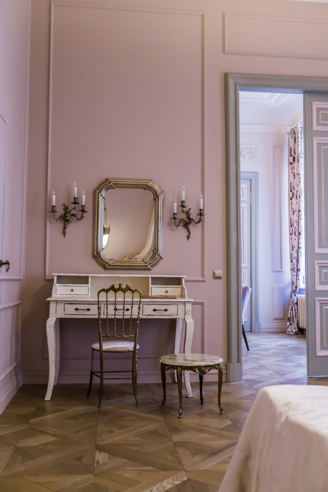 CHATEAU DE LA PETROGRADKA