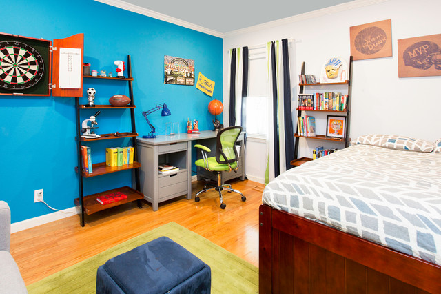 Traditional Teen boy Bedroom