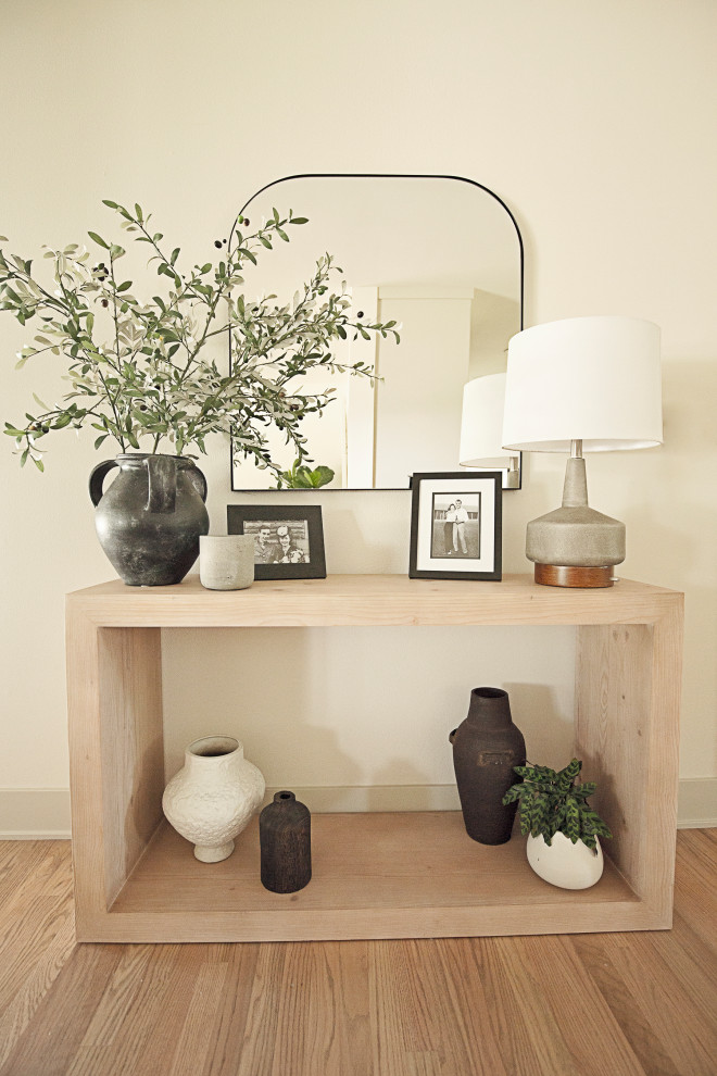 Entryway - transitional entryway idea in Milwaukee