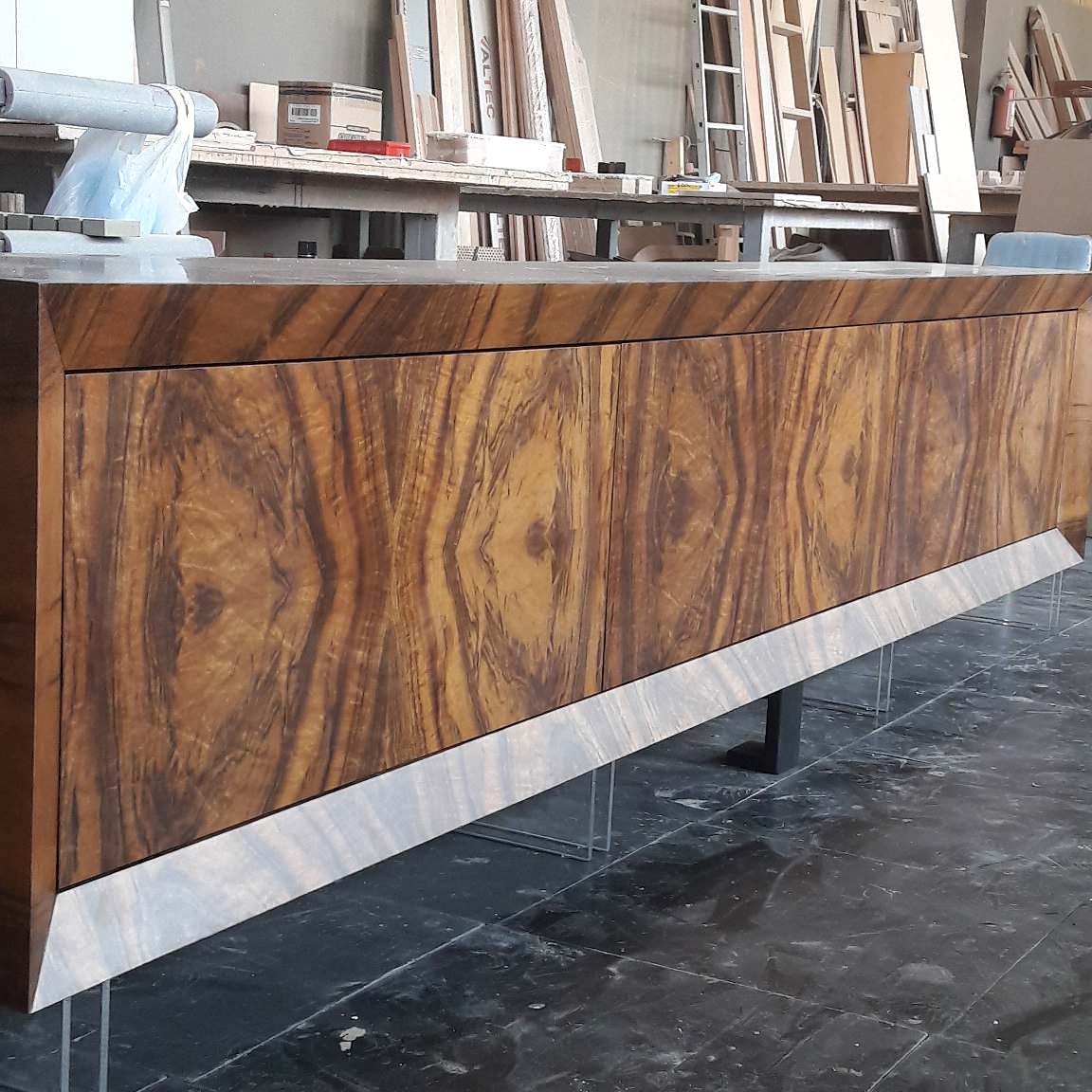 Консоль  из шпона  Имбая