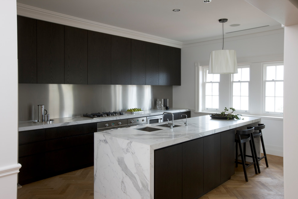 Design ideas for a classic kitchen in Sydney.