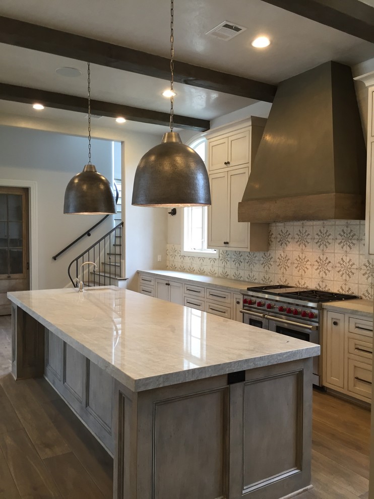 Photo of a mid-sized industrial l-shaped open plan kitchen in Houston with a farmhouse sink, shaker cabinets, distressed cabinets, mosaic tile splashback, stainless steel appliances, dark hardwood floors and with island.