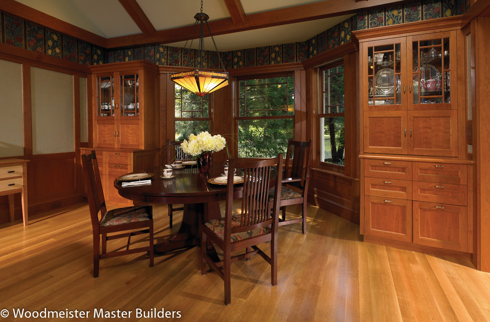 Design ideas for a traditional dining room in Boston.