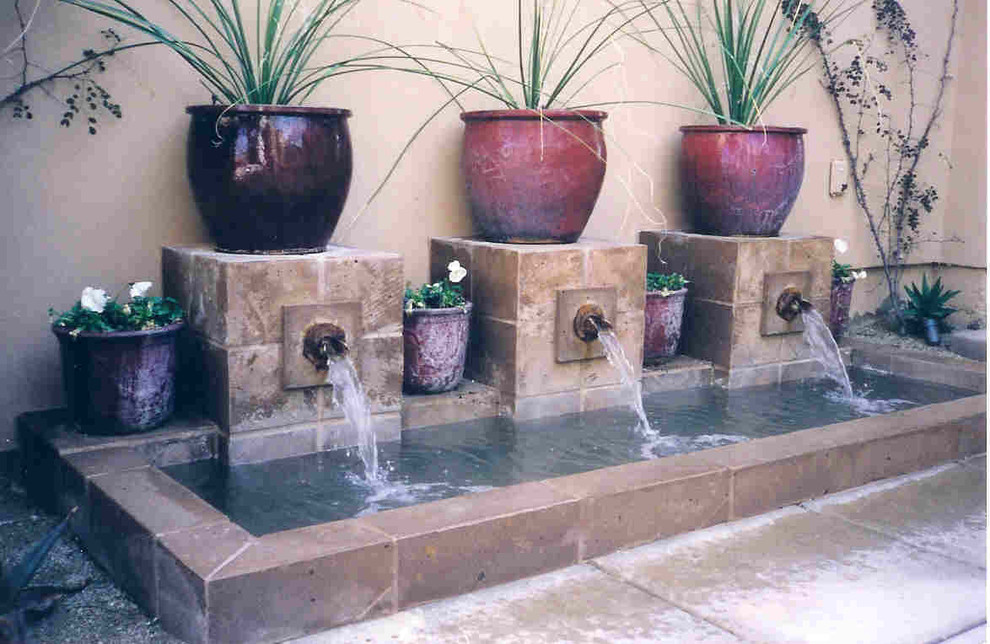 Photo of a traditional garden in Phoenix with a water feature.