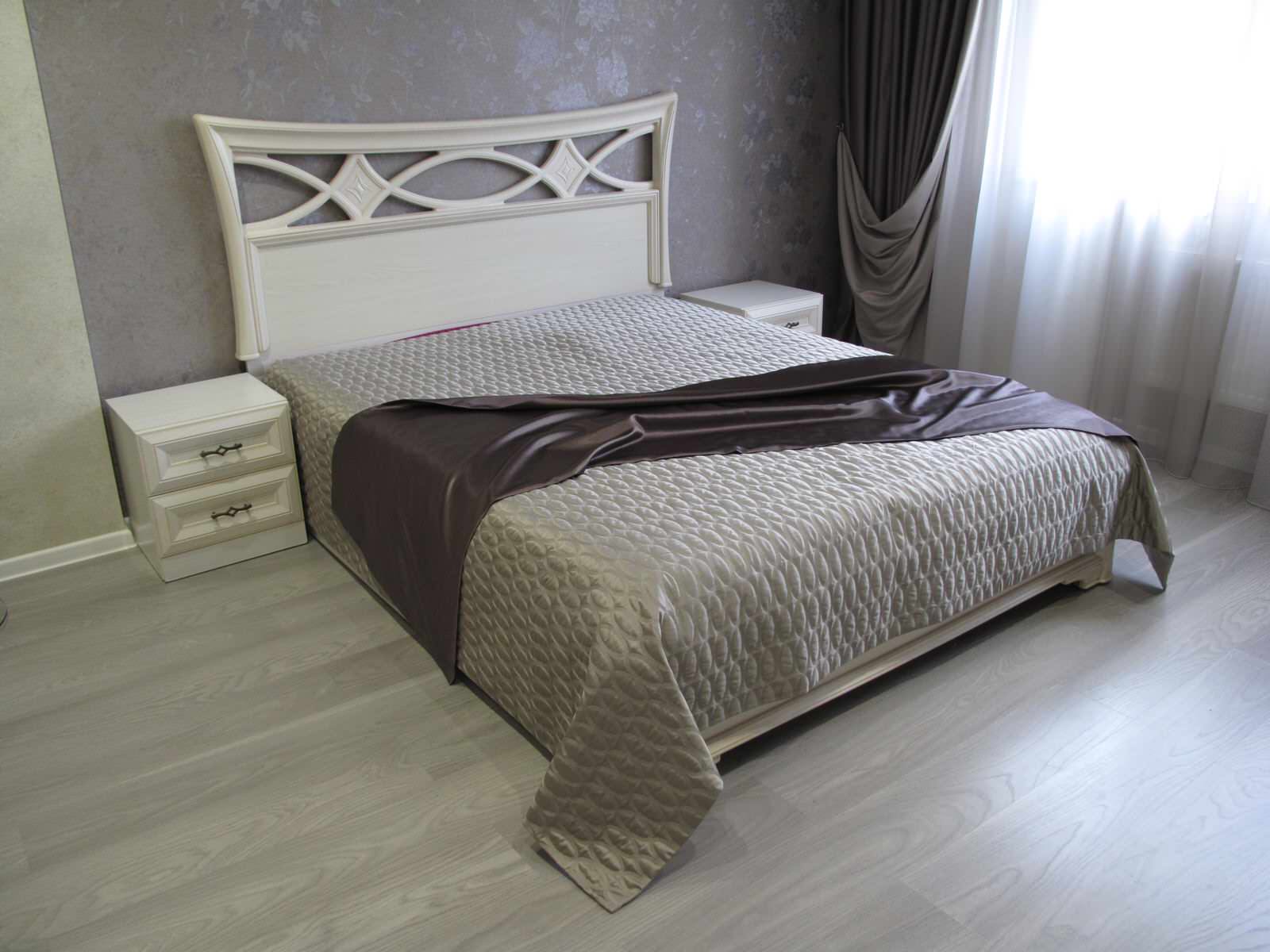 Спальня.подушки.бархат.