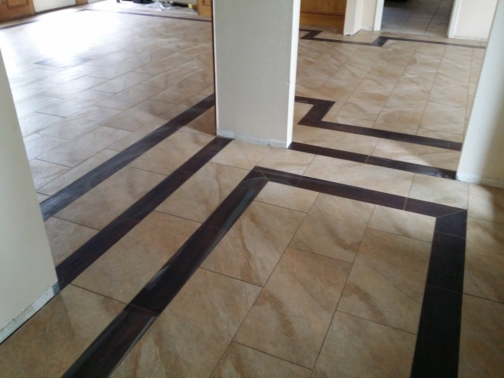 Transitional home design photo in Austin