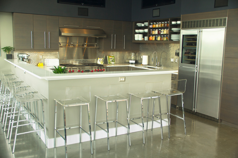 This is an example of a modern l-shaped kitchen in Cincinnati with metal splashback, stainless steel appliances, metallic splashback, grey cabinets and flat-panel cabinets.