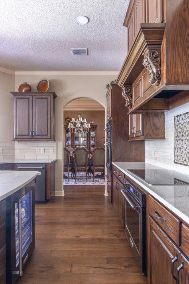 Kitchen - kitchen idea in Austin