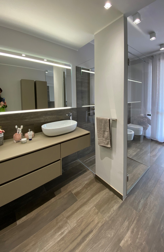 Bagno Riatrutturato - Mobile lavabo e specchio