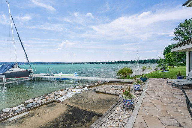 Heirloom Waterside Remodel costero-fachada