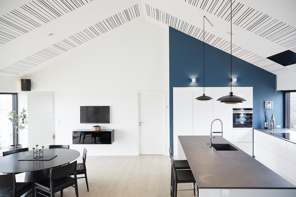 Inspiration for a large contemporary kitchen in Aarhus with light hardwood floors.