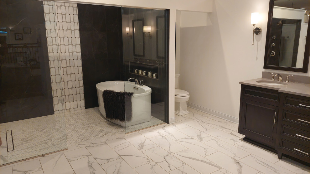 Imagen de cuarto de baño minimalista extra grande