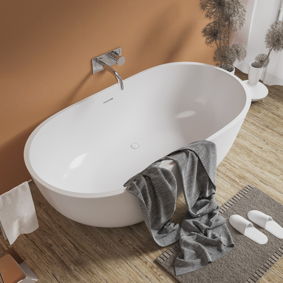 Diseño de cuarto de baño principal minimalista de tamaño medio con bañera exenta