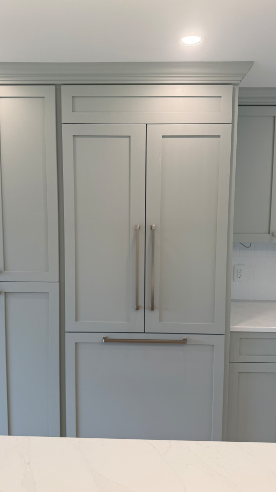 Kitchen - transitional kitchen idea in Boston