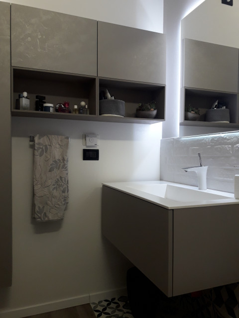 Da un bicamere a un appartamento su due livelli - Progetto in corso contemporary-bathroom