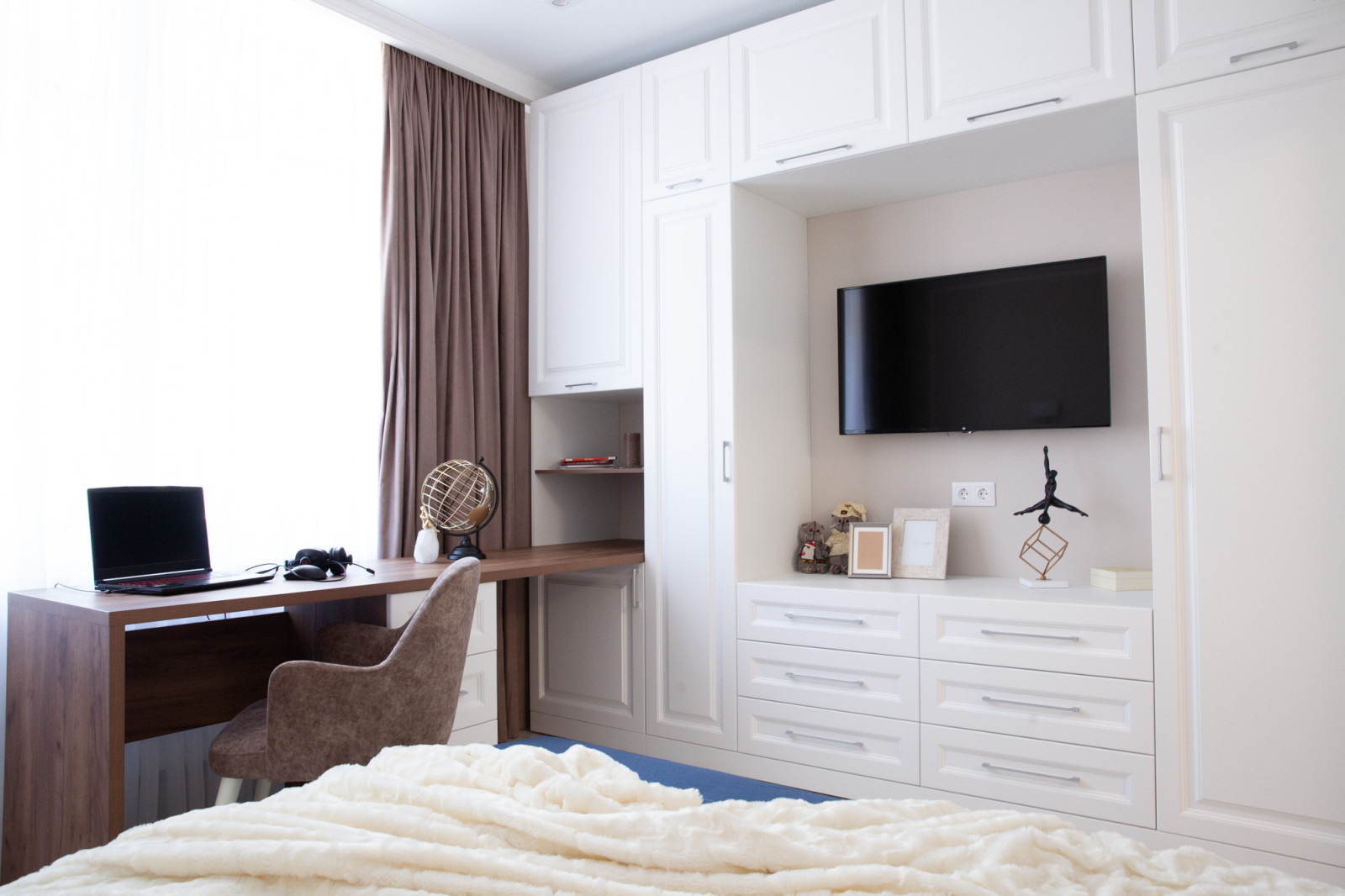 квартира в черно белых тонах