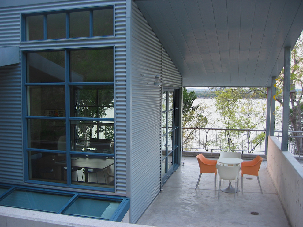 This is an example of a modern verandah in Austin.